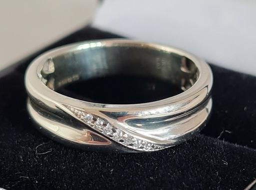 Buy & Sell Mellor Ribble Valley - Photos for White 9 CT Gold Ring with Diamonds.