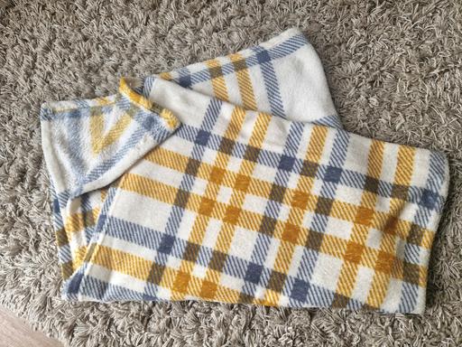 Buy & Sell Hall Green Birmingham - Photos for cream & yellow check fleece blanket throw