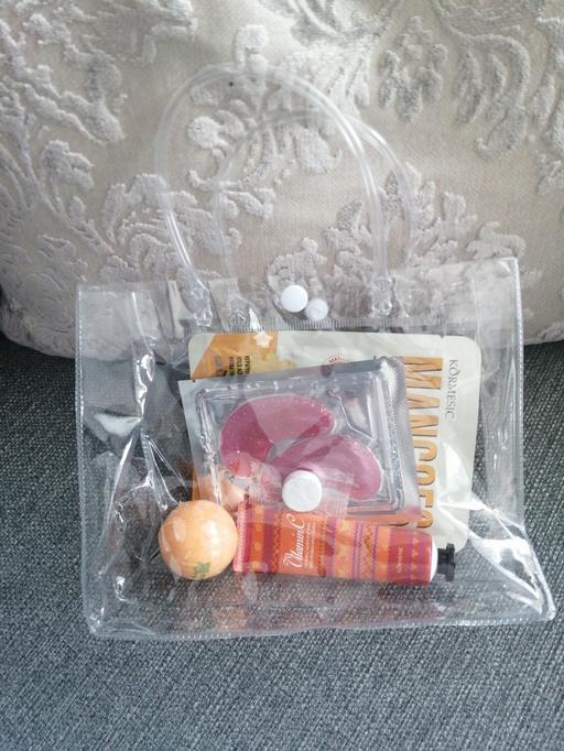  — Gift set