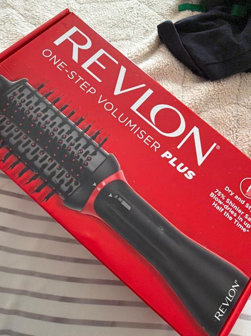  — Revlon volumiser