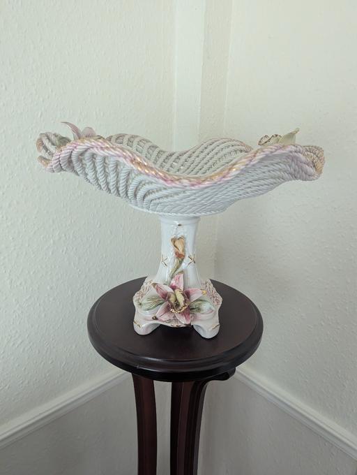 Buy & Sell Huntingdon Huntingdonshire - Photos for capodimonti basket pedestal bowl