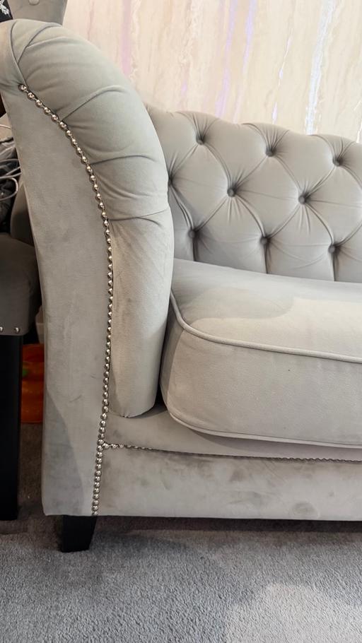 Buy & Sell Maryland East London - Photos for Luxury 3-Seater Velvet Chesterfield Sofa