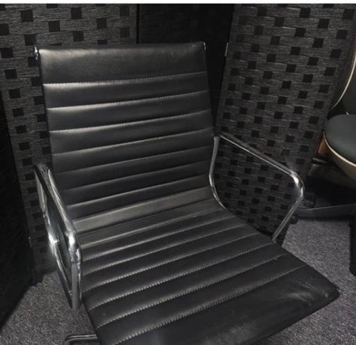 Buy & Sell Waddon South East London - Photos for Black leatherette Swivel Meeting Chair-