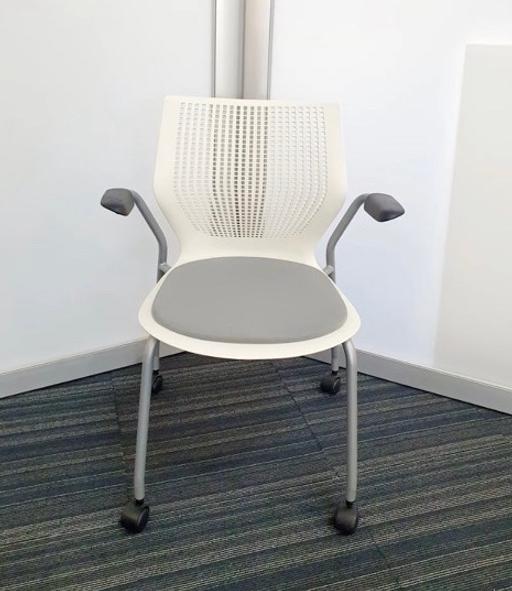 Buy & Sell Waddon South East London - Photos for Multigeneration Stackable Chair by Knoll
