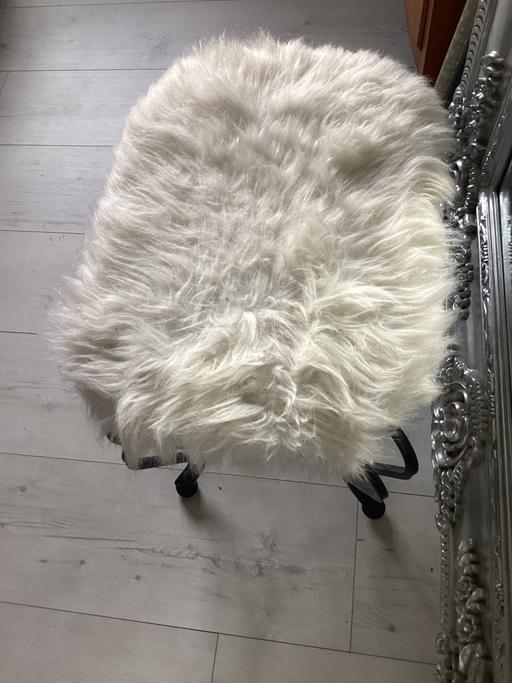 Buy & Sell Southdene Knowsley - Photos for Gorgeous large fluffy cast iron dressing tabl