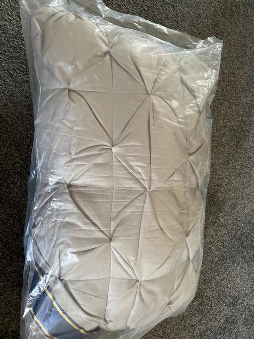 Buy & Sell Dudley Town Centre Dudley - Photos for Grey pin tucked pillow