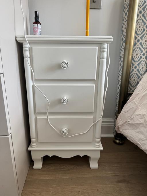Buy & Sell Marble Arch Central London - Photos for Pair of Classic white wooden bedside table