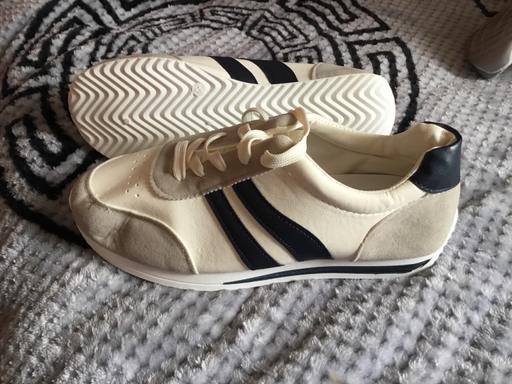 Buy & Sell Woodcross Wolverhampton - Photos for New TRAINERS SIZE 7