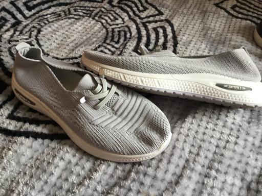 Buy & Sell Woodcross Wolverhampton - Photos for As new Soft Trainer Shoe Self lace Size 7