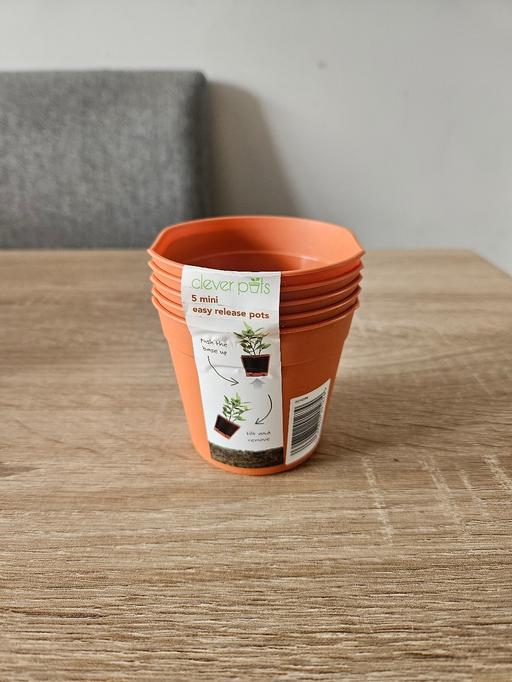 Buy & Sell Newton Doncaster - Photos for 5 mini easy release plant pots..NEW