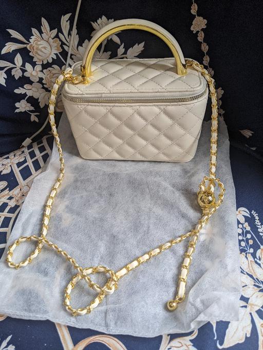 Buy & Sell Stepney Green East London - Photos for quilted bag with straps