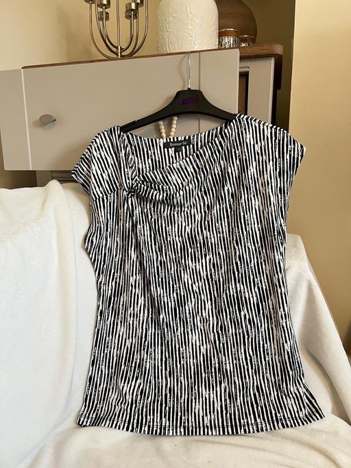 Buy & Sell Hetton-Le-Hole Sunderland - Photos for Womens Top ( New )