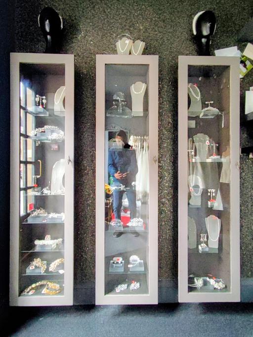 Buy & Sell Edinburgh Old Town Edinburgh - Photos for 4 x wall display cabinets
