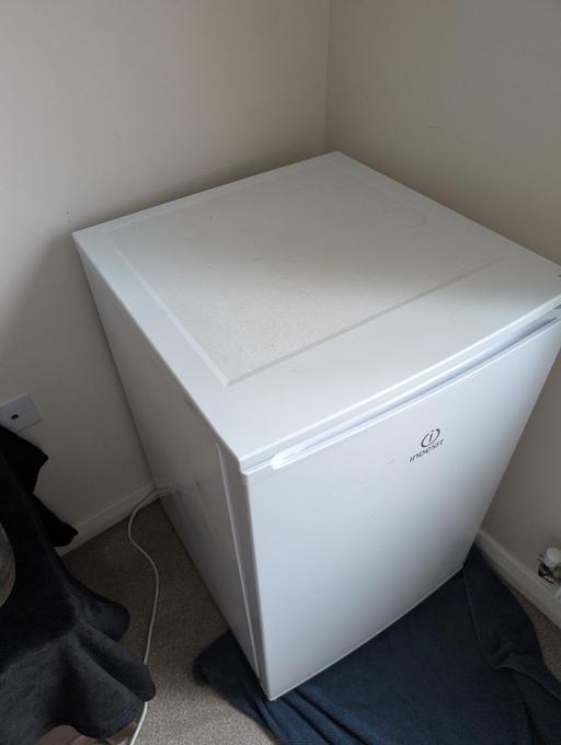 Buy & Sell Cullompton Mid Devon - Photos for Indesit fridge and a ice freezer compartment