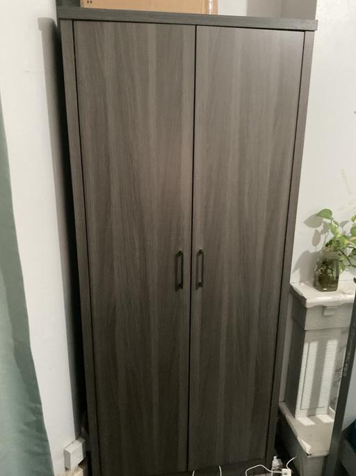 Buy & Sell Seven Kings East London - Photos for Two door wardrobe with one shelf and rail
