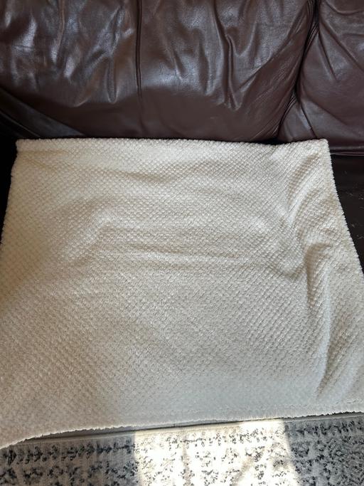 Buy & Sell Westferry East London - Photos for Cream throw