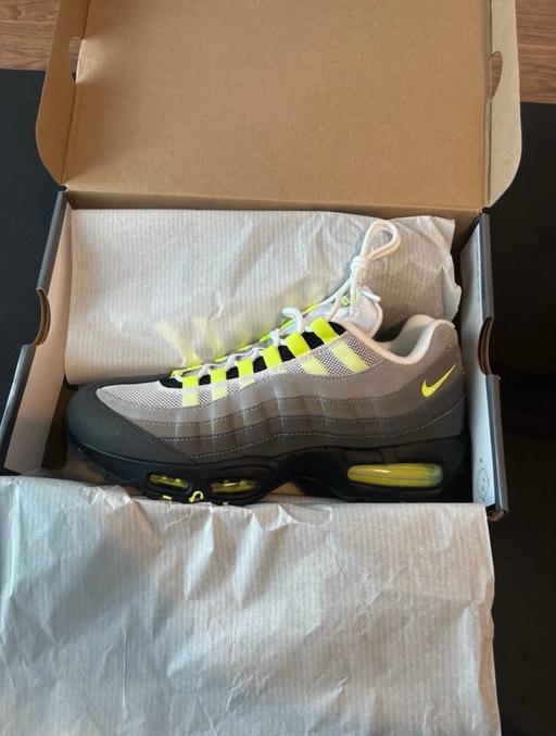 Buy & Sell Brunswick Business Park Liverpool - Photos for Airmax 95 neon size 9