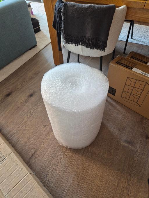 Buy & Sell Hornsey North London - Photos for Large roll of bubble wrap