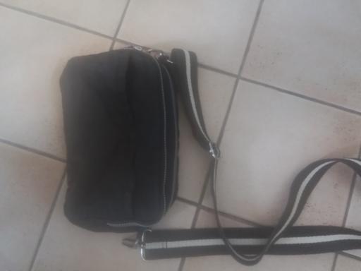 Buy & Sell Streetly Walsall - Photos for BLACK SPORTS BAG WITH SHOULDER STRAP