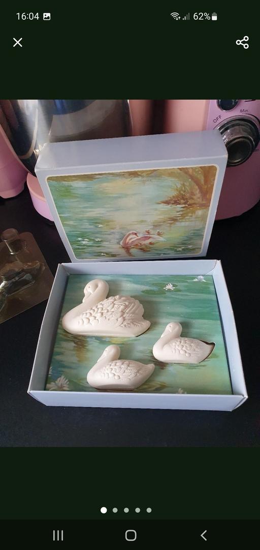  — vintage Swan Lake soap set AVON