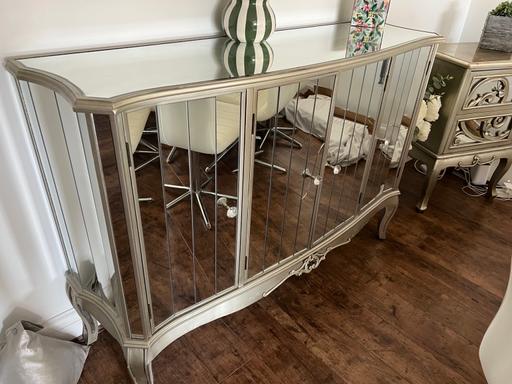 Buy & Sell Browns Wood Milton Keynes - Photos for Silver mirrored 4 door sideboard