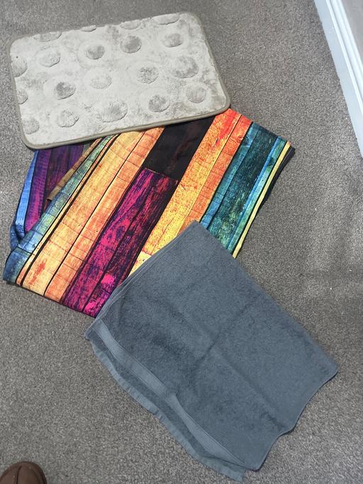 Buy & Sell Conisbrough Doncaster - Photos for Bathroom set mat, shower curtain towel