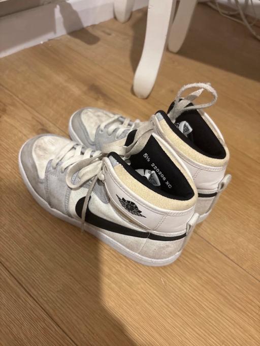 Buy & Sell Bedfont Hounslow - Photos for Grey and white Jordan 1s