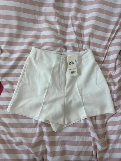 Buy & Sell Bedfont Hounslow - Photos for Miss Selfridge White shorts