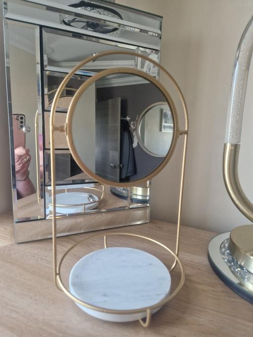 Buy & Sell Harrogate Town Centre North Yorkshire - Photos for Vanity mirror with marble stand