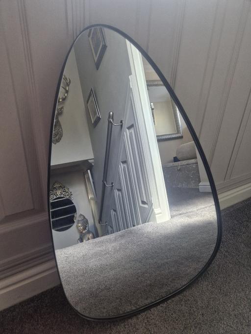 Buy & Sell Harrogate Town Centre North Yorkshire - Photos for Large black metal pear shaped mirror