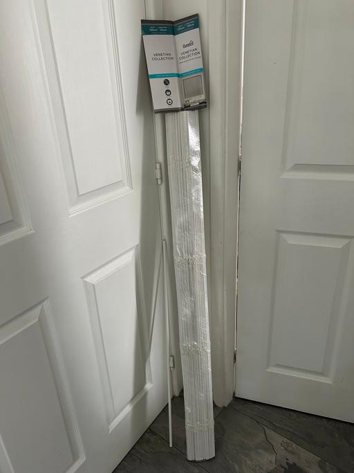 Buy & Sell Halesowen Dudley - Photos for Dunelm Venetian 25mm wood effect blinds