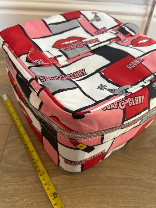 Buy & Sell Broadgreen Knowsley - Photos for Soap & glory vanity case. New. Large.