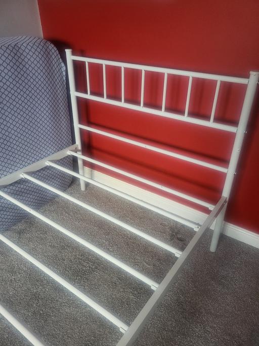 Buy & Sell Coxbench Amber Valley - Photos for White Metal Single Bed with Mattress