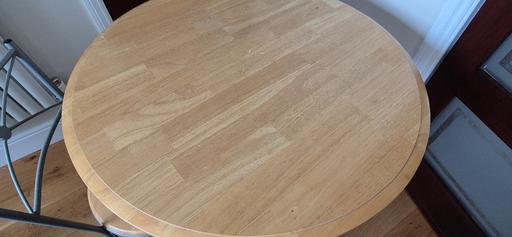 Buy & Sell Crook Log South East London - Photos for Small dining table and 4 chairs