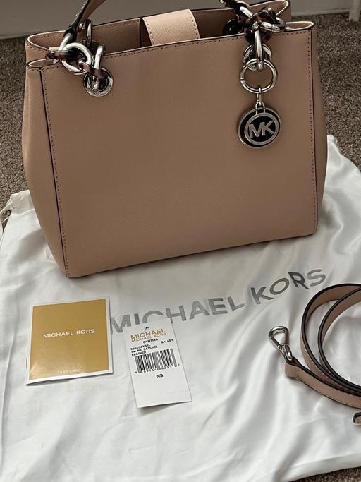 Buy & Sell Warmfield Wakefield - Photos for GENUINE MICHAEL KORS BAG