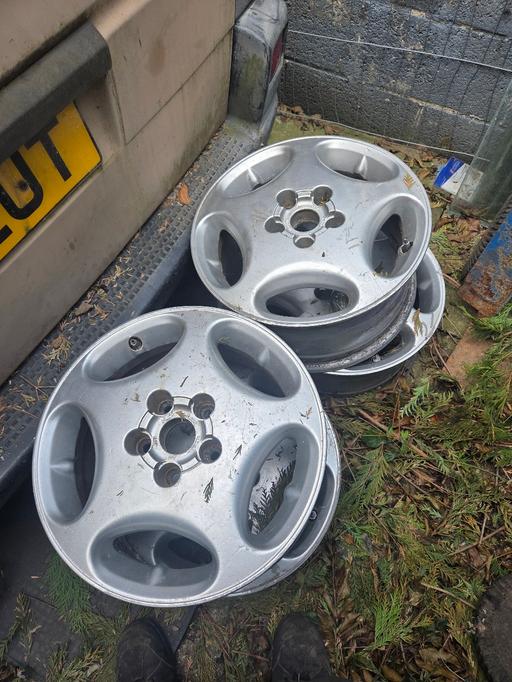 Vehicles Grenoside Sheffield - Photos for 16in alloys wheel