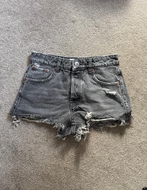 Buy & Sell High Wycombe Buckinghamshire - Photos for Zara denim shorts Y2K EUR 34