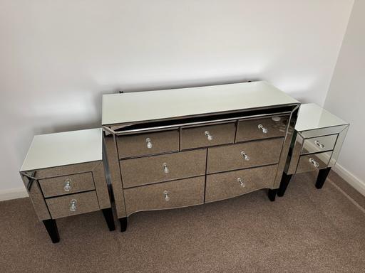 Buy & Sell Dagenham Barking and Dagenham - Photos for 3 Piece Mirrored Glass Bedroom Furniture Set