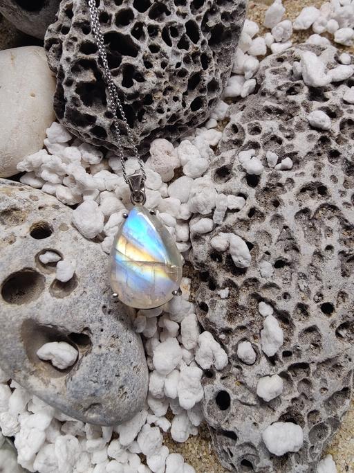 Buy & Sell Moxley Walsall - Photos for Natural Rainbow Moonstone Pendant