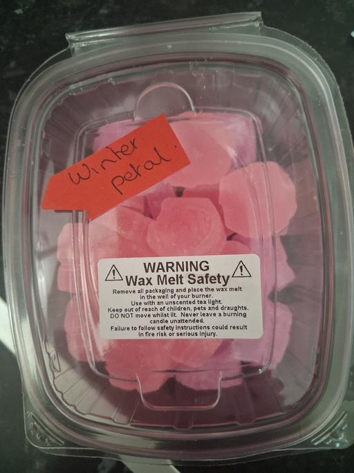 Buy & Sell Redditch Worcestershire - Photos for WAX MELT TUB FULL OF ROSES MELTS WINTER PETAL