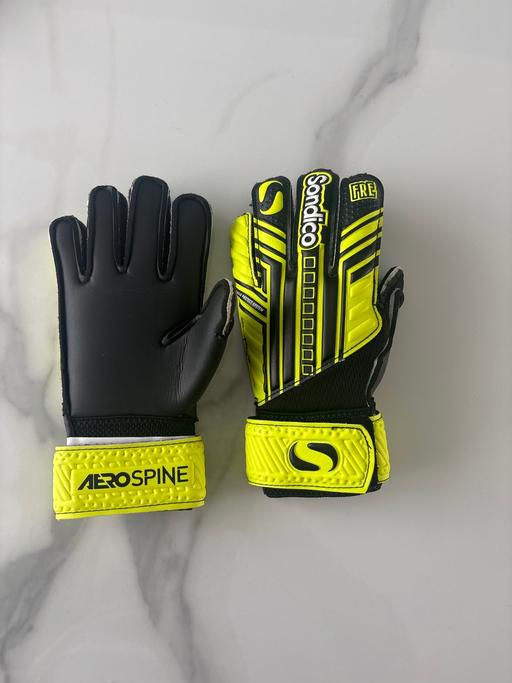 Buy & Sell Ormesby Middlesbrough - Photos for Sondico football gloves