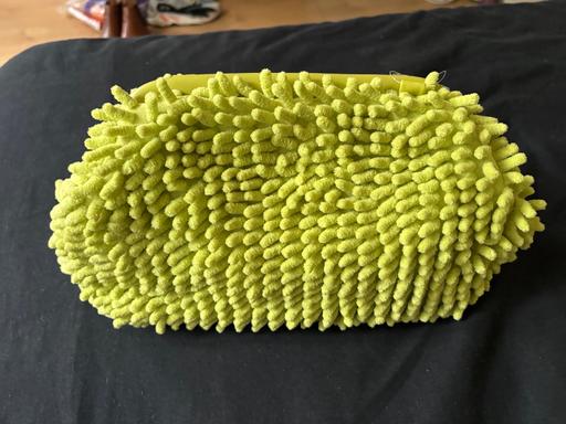 Buy & Sell Hornsey North London - Photos for Quirky green clutch with strap