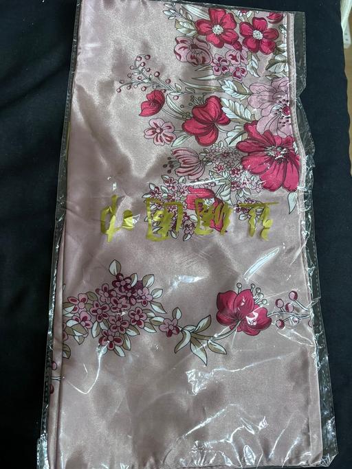 Buy & Sell Hornsey North London - Photos for Satin scarf