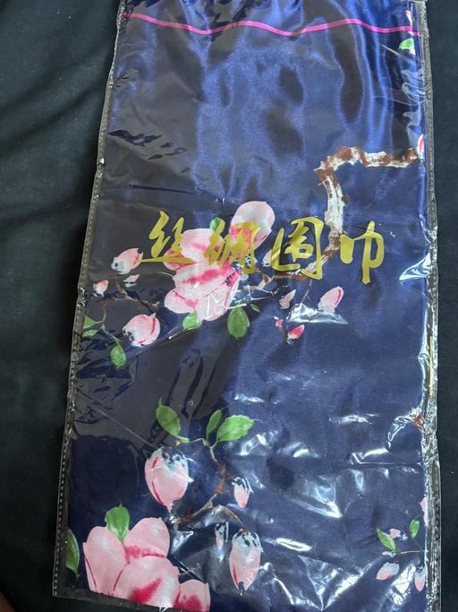 Buy & Sell Hornsey North London - Photos for Dark blue floral scarf