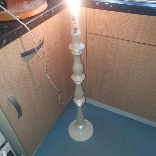 Buy & Sell Pensnett Dudley - Photos for 41 inch Tall Metal Based Standing Lamp , Good