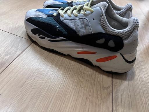 Buy & Sell Hornsey North London - Photos for Yeezy style trainers