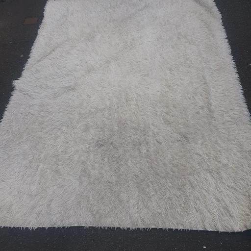 Buy & Sell Pensnett Dudley - Photos for 7ft x 5ft , Furry Cream Rug or Throw , Decent