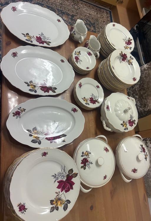 Buy & Sell Peckham South East London - Photos for VINTAGE ROYAL STAFFORD- 'ROSES'