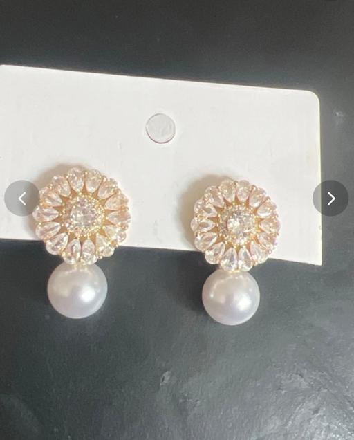 Buy & Sell Whitchurch Bath and North East Somerset - Photos for Gold colour crystal pearl drop earrings