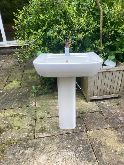 Buy & Sell Weoley Castle Birmingham - Photos for Large Sink and pedestal with tap and fittings